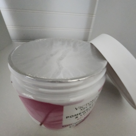 Victoria's Secret Exfoliating Body Scrub Natural Beauty Pomegranate Lotu… - Picture 3 of 7